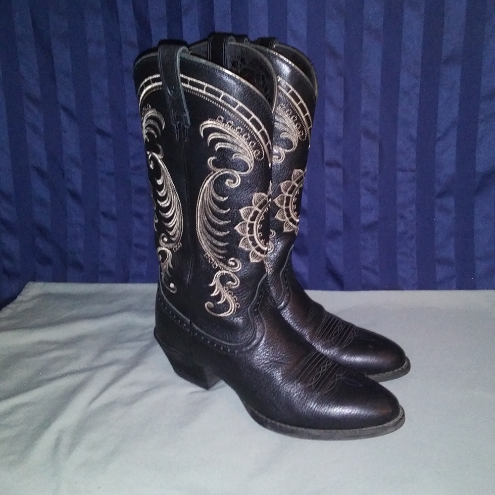 Ariat Women's Magnolia Sunflower Boots. Onyx. 7B.